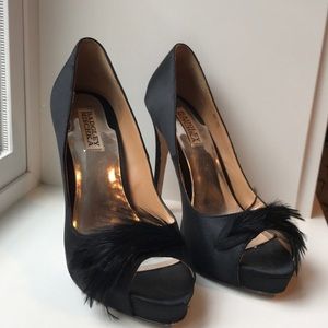 Badgley Mischka “Ginnie” black feather heels 8.5